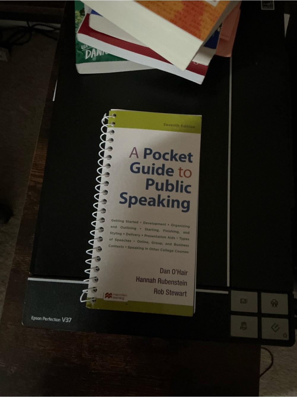A Pocket Guide to Public Speaking - Compact Spiral Handbook (Green & White)